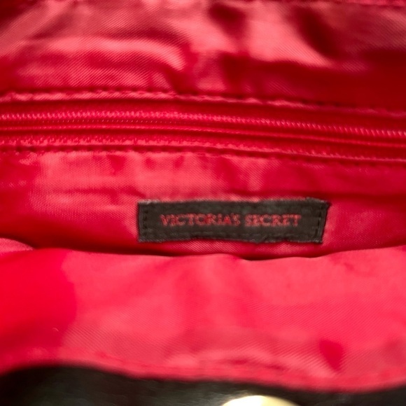 VICTORIA’S SECRET,BLACK LEATHER SHOULDER BAG WITH RED STITCHING.9 1/2” X 11 1/2” - Picture 9 of 9